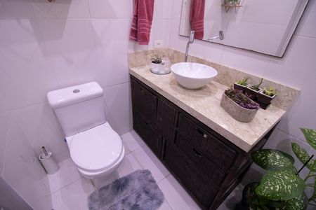 Apartamento à venda com 94m², 3 quartos e 1 vaga Apartamento à venda com 94m², 3 quartos e 1 vagaBANHEIRO