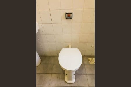 Banheiro social de casa de condomínio para alugar com 1 quarto, 170m² em Méier, Rio de Janeiro