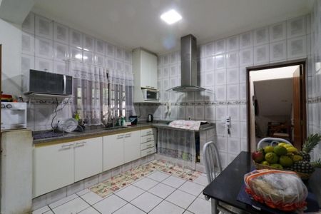 Casa à venda com 4 quartos, 256m² em Residencial Burato, Campinas