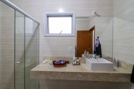 Casa para alugar com 256m², 4 quartos e 3 vagas