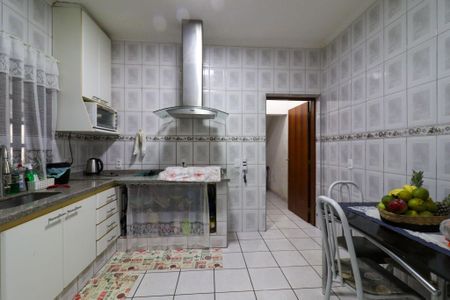 Casa para alugar com 256m², 4 quartos e 3 vagas
