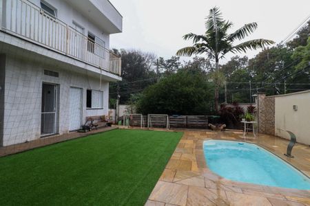 Casa para alugar com 256m², 4 quartos e 3 vagas
