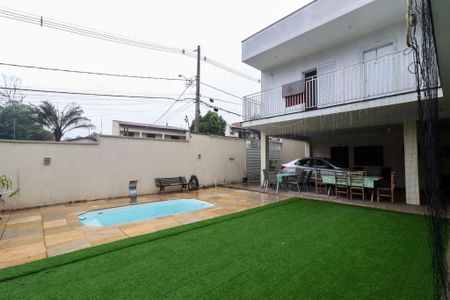 Casa para alugar com 256m², 4 quartos e 3 vagas