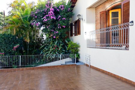Casa à venda com 197m², 5 quartos e 3 vagas Casa à venda com 197m², 5 quartos e 3 vagasSacada