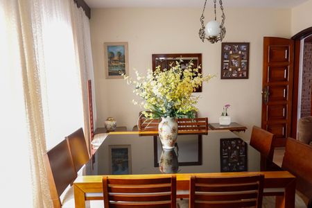Casa à venda com 197m², 5 quartos e 3 vagas Casa à venda com 197m², 5 quartos e 3 vagassala