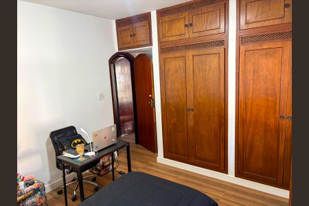 Casa à venda com 197m², 5 quartos e 3 vagas Casa à venda com 197m², 5 quartos e 3 vagasQuarto 3