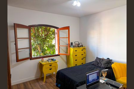 Casa à venda com 197m², 5 quartos e 3 vagas Casa à venda com 197m², 5 quartos e 3 vagasQuarto 3