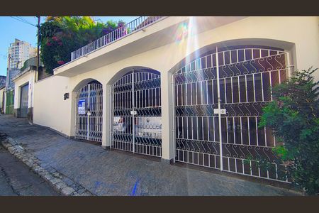 Casa à venda com 197m², 5 quartos e 3 vagas Casa à venda com 197m², 5 quartos e 3 vagasFachada