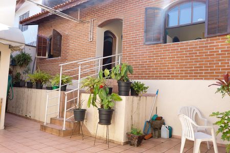 Casa à venda com 197m², 5 quartos e 3 vagas Casa à venda com 197m², 5 quartos e 3 vagasQuintal