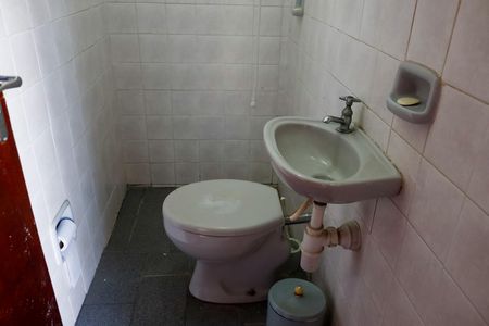Casa à venda com 197m², 5 quartos e 3 vagas Casa à venda com 197m², 5 quartos e 3 vagasBanheiro da Suíte 5