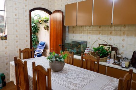 Casa à venda com 197m², 5 quartos e 3 vagas Casa à venda com 197m², 5 quartos e 3 vagasCozinha
