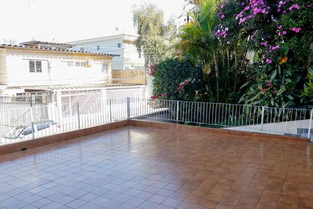 Casa à venda com 197m², 5 quartos e 3 vagas Casa à venda com 197m², 5 quartos e 3 vagasSacada