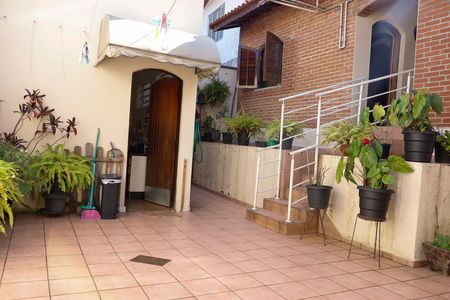 Casa à venda com 197m², 5 quartos e 3 vagas Casa à venda com 197m², 5 quartos e 3 vagasQuintal