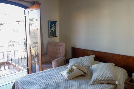 Casa à venda com 197m², 5 quartos e 3 vagas Casa à venda com 197m², 5 quartos e 3 vagasQuarto 2