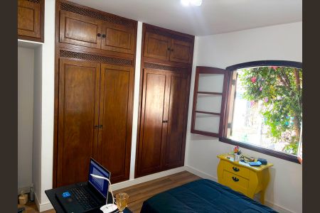Casa à venda com 197m², 5 quartos e 3 vagas Casa à venda com 197m², 5 quartos e 3 vagasQuarto 3
