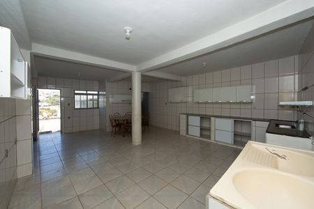 Casa para alugar com 248m², 3 quartos e 1 vaga Casa para alugar com 248m², 3 quartos e 1 vagaCOZINHA