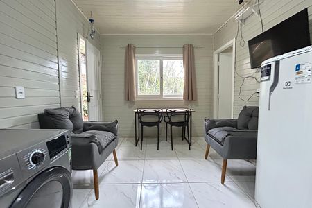 Sala  de apartamento para alugar com 2 quartos, 40m² em Alto Ribeirão Leste, Florianópolis
