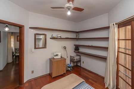 Casa à venda com 270m², 3 quartos e 3 vagas Casa à venda com 270m², 3 quartos e 3 vagasQuarto