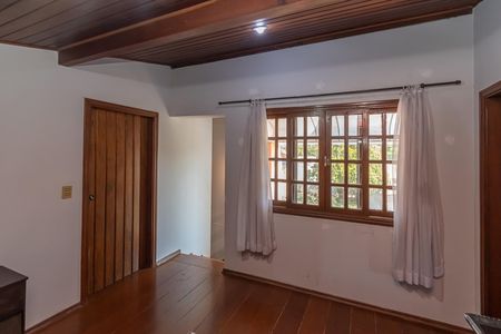 Casa à venda com 270m², 3 quartos e 3 vagas Casa à venda com 270m², 3 quartos e 3 vagasEscritório