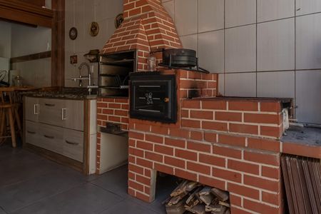 Casa à venda com 270m², 3 quartos e 3 vagas Casa à venda com 270m², 3 quartos e 3 vagasChurrasqueira