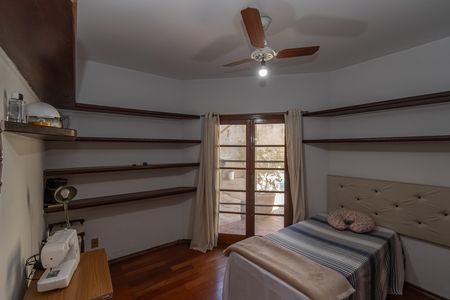Casa à venda com 270m², 3 quartos e 3 vagas Casa à venda com 270m², 3 quartos e 3 vagasQuarto