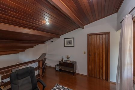 Casa à venda com 270m², 3 quartos e 3 vagas Casa à venda com 270m², 3 quartos e 3 vagasEscritório