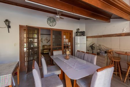 Casa à venda com 270m², 3 quartos e 3 vagas Casa à venda com 270m², 3 quartos e 3 vagasVaranda
