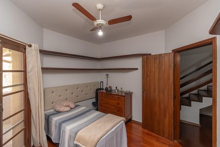 Casa à venda com 270m², 3 quartos e 3 vagas Casa à venda com 270m², 3 quartos e 3 vagasQuarto