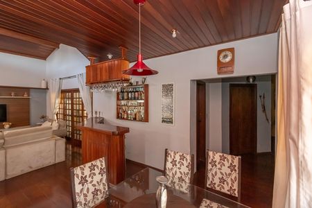 Casa à venda com 270m², 3 quartos e 3 vagas Casa à venda com 270m², 3 quartos e 3 vagasSala de Jantar