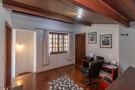 Casa à venda com 270m², 3 quartos e 3 vagas Casa à venda com 270m², 3 quartos e 3 vagasEscritório