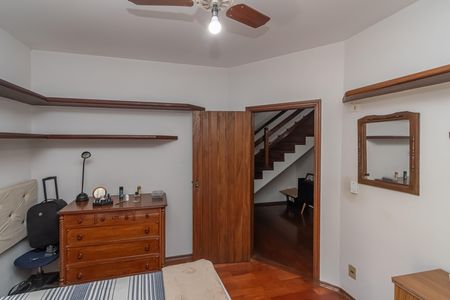 Casa à venda com 270m², 3 quartos e 3 vagas Casa à venda com 270m², 3 quartos e 3 vagasQuarto