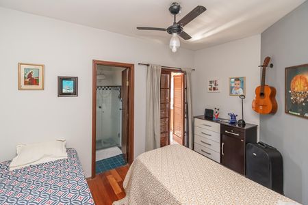 Casa à venda com 270m², 3 quartos e 3 vagas Casa à venda com 270m², 3 quartos e 3 vagasSuite 1