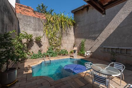 Casa à venda com 270m², 3 quartos e 3 vagas Casa à venda com 270m², 3 quartos e 3 vagasPiscina