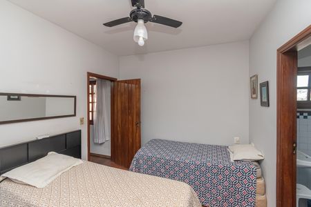 Casa à venda com 270m², 3 quartos e 3 vagas Casa à venda com 270m², 3 quartos e 3 vagasSuite 1