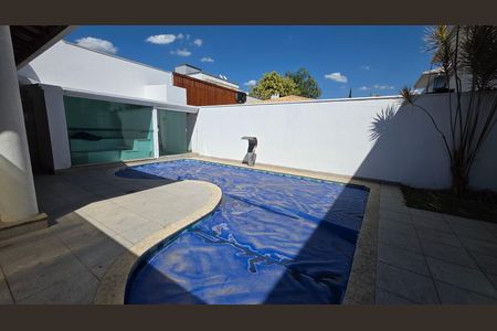 Casa de condomínio para alugar com 250m², 3 quartos e 4 vagas Casa de condomínio para alugar com 250m², 3 quartos e 4 vagasPiscina