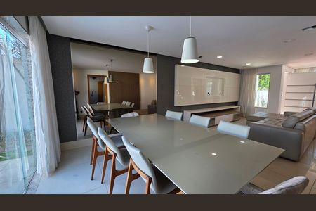 Casa de condomínio para alugar com 250m², 3 quartos e 4 vagas Casa de condomínio para alugar com 250m², 3 quartos e 4 vagasSala