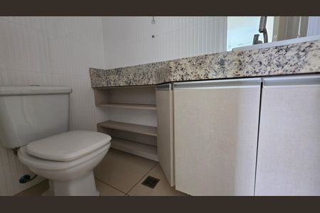 Casa de condomínio para alugar com 250m², 3 quartos e 4 vagas Casa de condomínio para alugar com 250m², 3 quartos e 4 vagasBanheiro social 1
