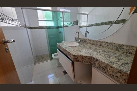 Casa de condomínio para alugar com 250m², 3 quartos e 4 vagas Casa de condomínio para alugar com 250m², 3 quartos e 4 vagasBanheiro social 2