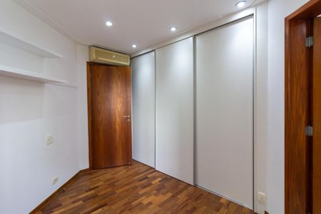 Apartamento à venda com 168m², 2 quartos e 3 vagas Apartamento à venda com 168m², 2 quartos e 3 vagasQuarto