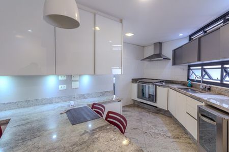 Apartamento à venda com 168m², 2 quartos e 3 vagas Apartamento à venda com 168m², 2 quartos e 3 vagasCozinha