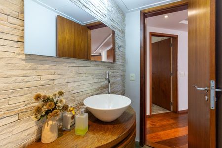 Apartamento à venda com 168m², 2 quartos e 3 vagas Apartamento à venda com 168m², 2 quartos e 3 vagasLavabo
