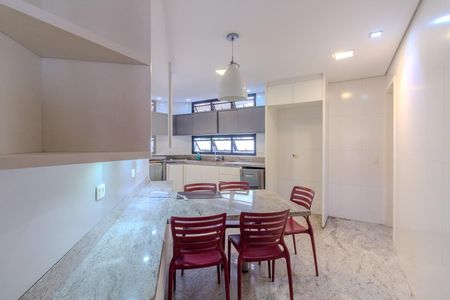 Apartamento à venda com 168m², 2 quartos e 3 vagas Apartamento à venda com 168m², 2 quartos e 3 vagasCozinha