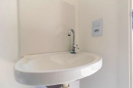Banheiro de kitnet/studio à venda com 1 quarto, 16m² em Vila Granada, São Paulo
