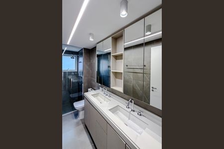 Apartamento à venda com 165m², 2 quartos e 3 vagasBanheiro da Suíte 2