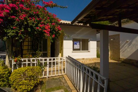 Fachada de casa para alugar com 2 quartos, 163m² em Campo Grande, Rio de Janeiro