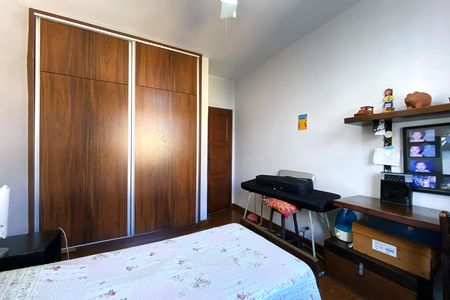 Apartamento à venda com 130m², 3 quartos e 2 vagasQuarto 2