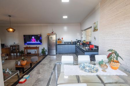 Casa para alugar com 220m², 2 quartos e sem vaga