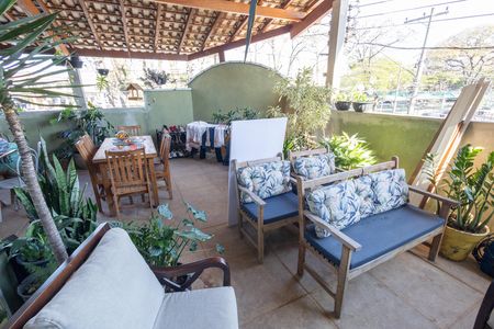 Casa para alugar com 220m², 2 quartos e sem vaga