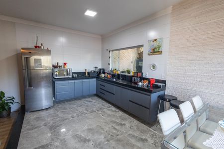 Casa para alugar com 220m², 2 quartos e sem vaga