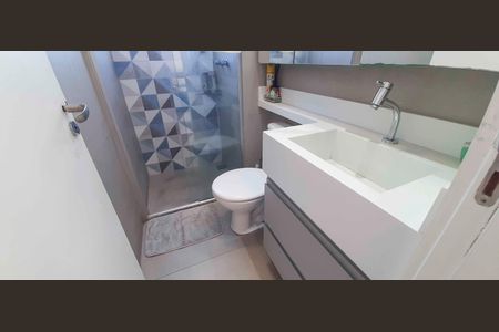 Banheiro social de apartamento à venda com 2 quartos, 50m² em Jardim Roberto, Osasco